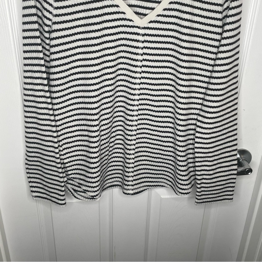 Sundance Striped Waffle Knit Thermal Minimalist Comfy Cozy in Black/White M - Picture 4 of 9